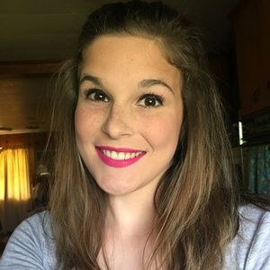 Meet your Posher, Caitlin